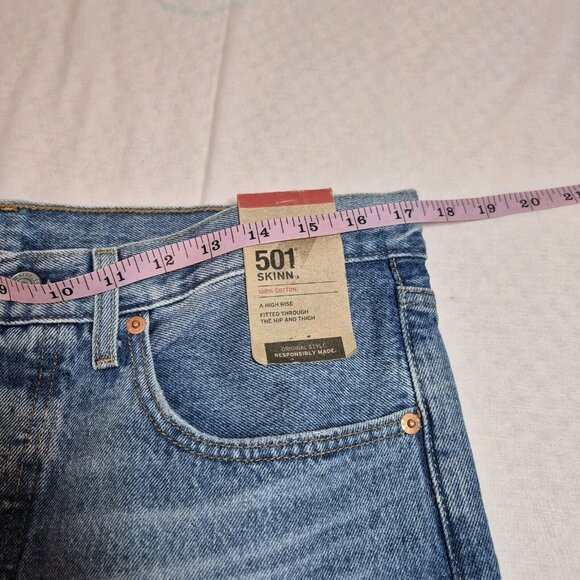 Levis Womens Jeans 501 Skinny High Rise Distressed Button Fly Size 31x28 NWT 36 - Picture 13 of 13